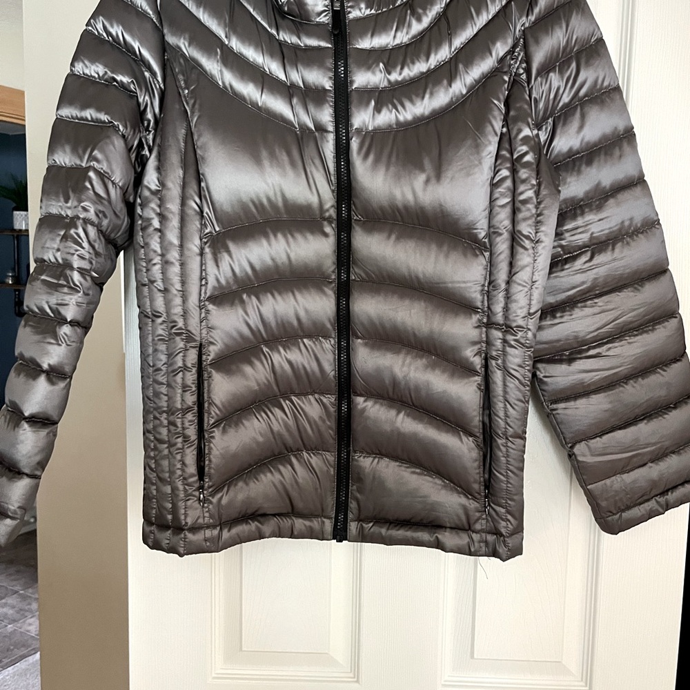 Women’s Silver packable jacket